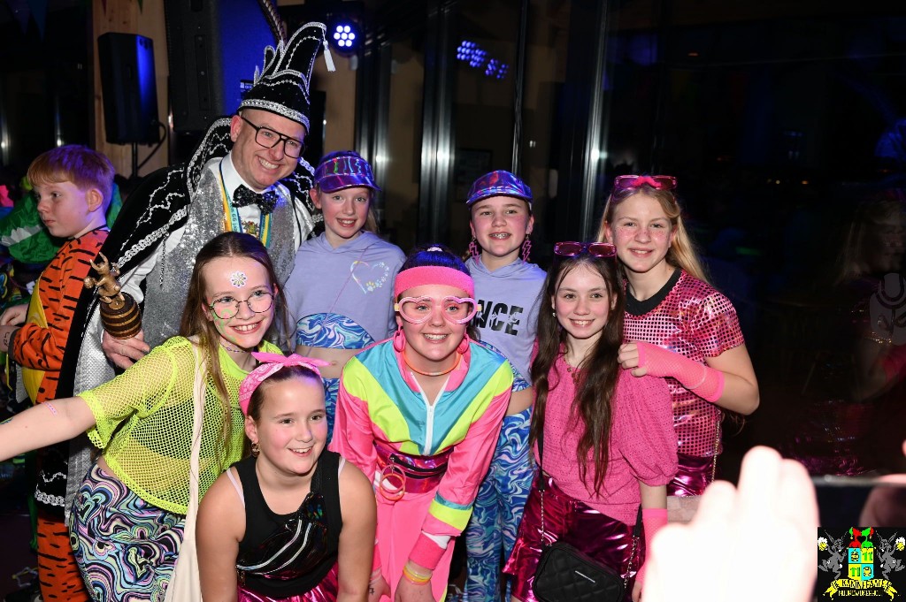 ../Images/Jeugddisco Glow in the Dark 086.jpg